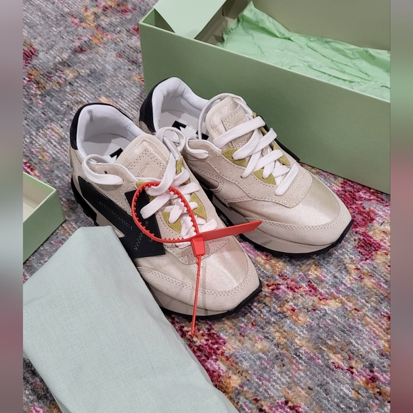 Off-White Sneakers - Picture 5 of 7